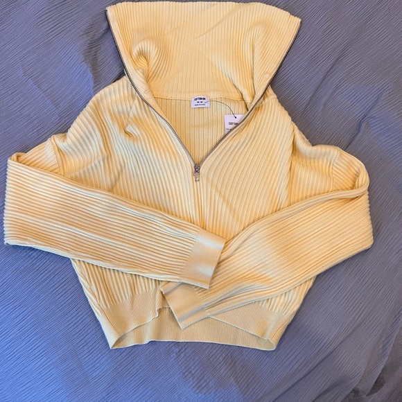 Cotton On- yellow cropped sweater - Picture 3 of 3